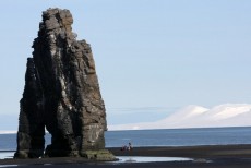 Hvítserkur á Vatnsnesi er 15 metra hár klettur.
